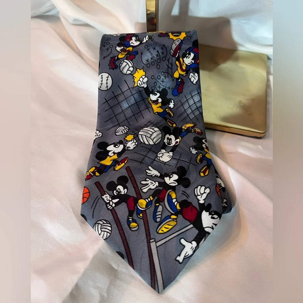 DISNEY Mickey Tie Unlimited SPORTS. The Tie Works 100% Polyester NEW